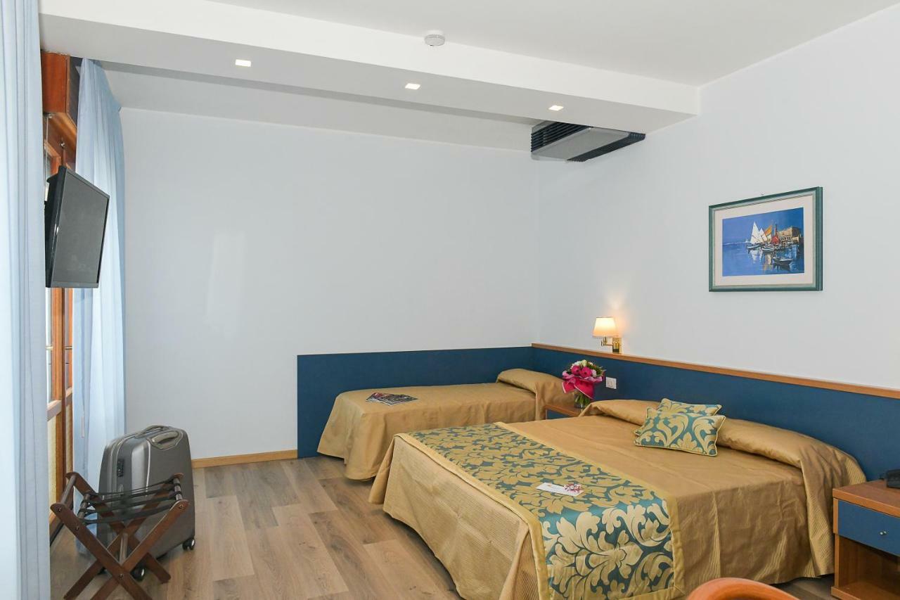 לידו די ג'סולו Hotel Souvenir מראה חיצוני תמונה