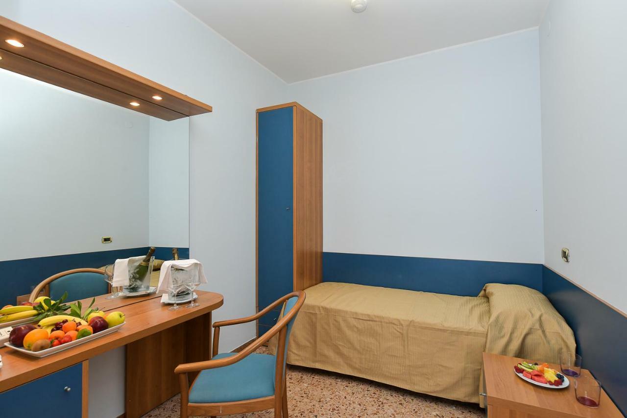 לידו די ג'סולו Hotel Souvenir מראה חיצוני תמונה