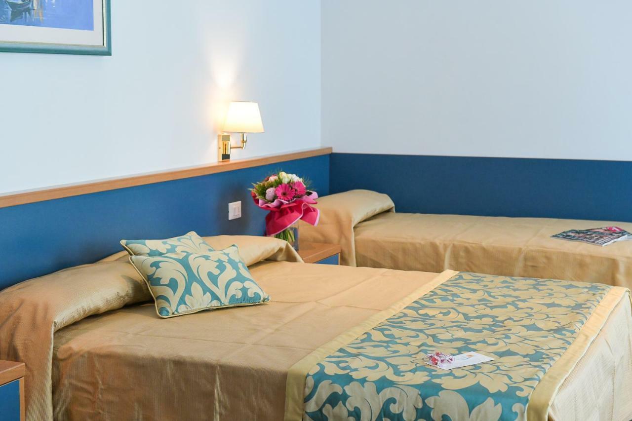 לידו די ג'סולו Hotel Souvenir מראה חיצוני תמונה